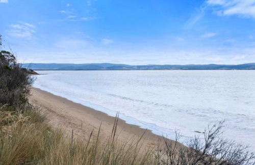 Lauderdale Casa | Beachfront Holiday Home Close to Airport