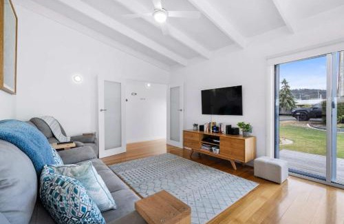 Lauderdale Casa | Beachfront Holiday Home Close to Airport