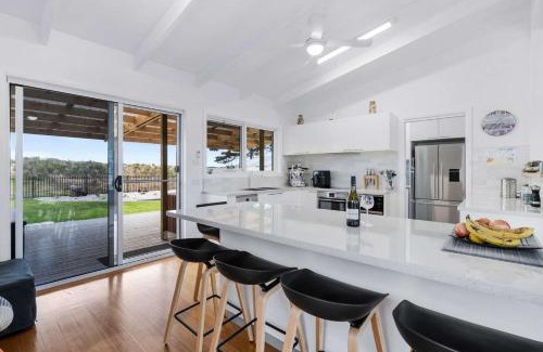 Lauderdale Casa | Beachfront Holiday Home Close to Airport