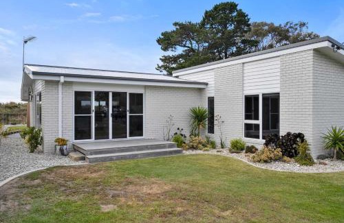 Lauderdale Casa | Beachfront Holiday Home Close to Airport
