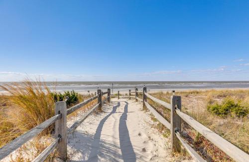 Villas Casa | Beachfront Home about 7 Mi to Cape May!