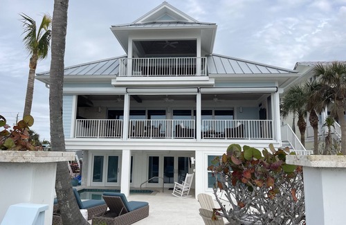 Boca Grande Casa | Beachfront home convenient to downtown Boca Grande