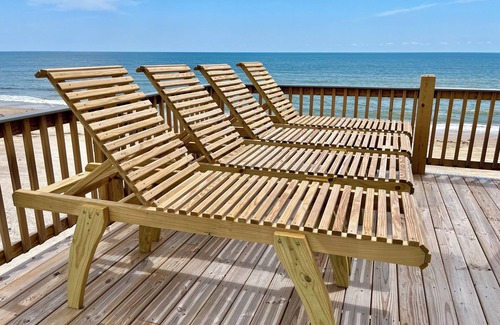 Port Bolivar Casa | BEACHFRONT-HOTTUB- 5br-4ba, amazing deck, grill & chill, hoops, kids’ loft, pets