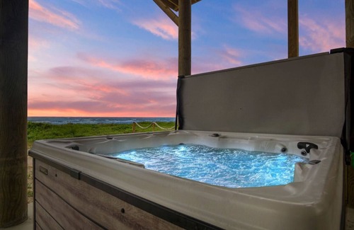 Port Bolivar Casa | BEACHFRONT-HOTTUB- 5br-4ba, amazing deck, grill & chill, hoops, kids’ loft, pets