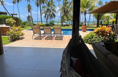 Farol Casa | Beachfront house in Praia do Forte, with cook