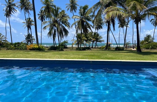 Farol Casa | Beachfront house in Praia do Forte, with cook