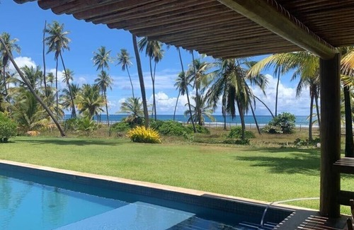 Farol Casa | Beachfront house in Praia do Forte, with cook