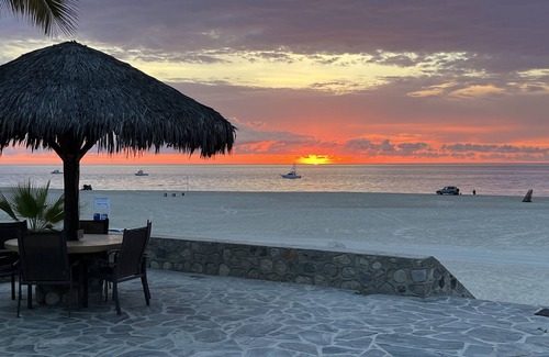 Los Barriles Villa | BEACHFRONT HOUSE LOS BARRILES - Prime location - Two blocks from restaurants