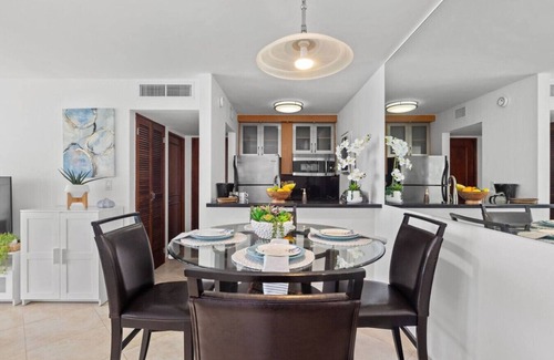 Isla Verde Condominio | Beachfront King Bed Washer/D Walk Everywhere