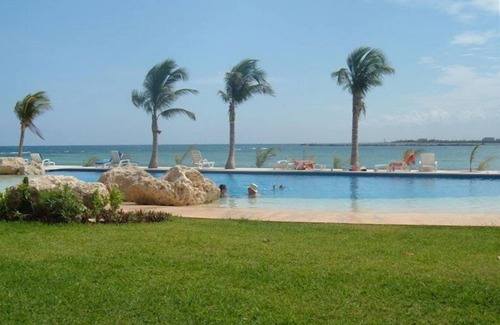 Puerto Aventuras Condominio | Ubicación frente al mar con 2 piscinas; Terraza Privada
