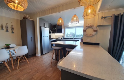 Stanmore Bay Casa | Ubicación frente al mar con vistas al mar, encaramado en un parque como terrenos