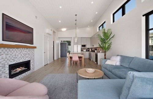 Black Creek Condominio | Beachfront Luxury Suite at THE BEACH HOUSE