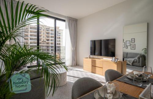 Al Hamra Village Apartamento | Beachfront Luxury 1BR Sea View
