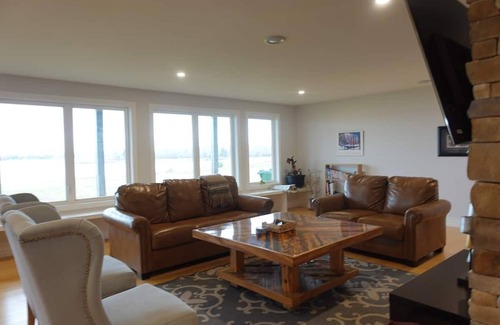 Tatamagouche Cabaña | Beachfront luxury home w/Hot tub