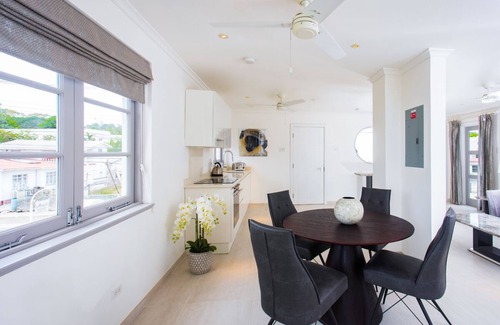 Old Trees Bay Apartamento | Beachfront Luxury Condo - The One at The St. James (1 bed)