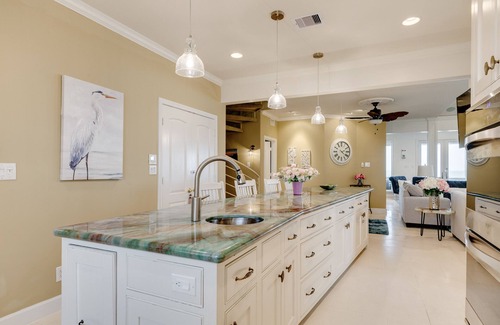 Sands Of Kahala Beach Casa | Beachfront Luxury! Huge Patio & Deck, Dog Friendly & Fenced, Stunning Gulf Views