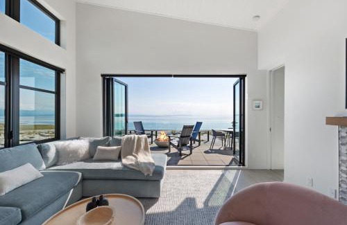 Black Creek Casa | Beachfront Luxury Suite #18 at THE BEACH HOUSE