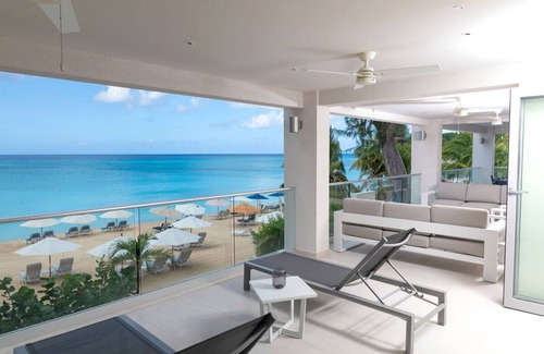 Old Trees Bay Apartamento | Beachfront Luxury - The One at St. James (4 bed)