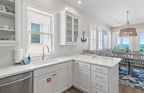 Delos Casa | Beachfront Luxury | Remodeled | Pools | Beach Gear | 3 Patios | Beach Service