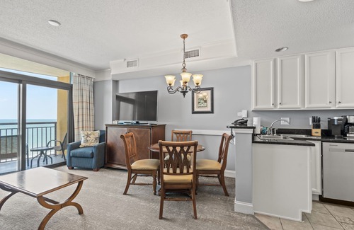 Myrtle Beach Condominio | BEACHFRONT ~ Luxury Hilton Resort~ 100+5 Stars! ~ Tiki Bar Lazy River 8th Floor
