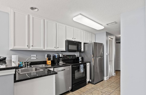 Myrtle Beach Condominio | BEACHFRONT ~ Luxury Hilton Resort~ 100+5 Stars! ~ Tiki Bar Lazy River 8th Floor