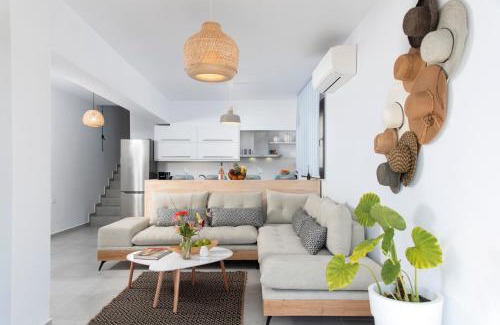 Mavrikiano Casa | Beachfront luxury villa with Stunning views 2bedroom WiFi