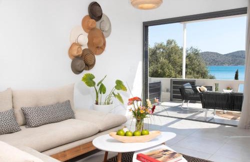 Mavrikiano Casa | Beachfront luxury villa with Stunning views 2bedroom WiFi