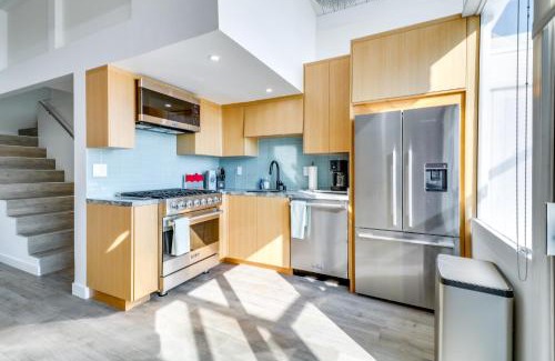 Central Malibu Apartamento | Beachfront Malibu Apartment with Ocean-View Balcony