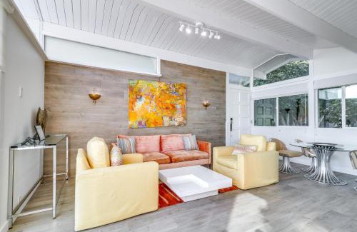 Central Malibu Apartamento | Beachfront Malibu Apartment with Ocean-View Balcony