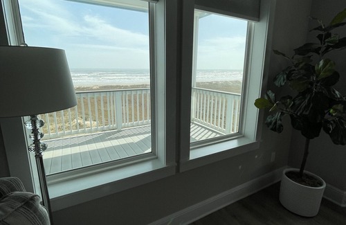 Freeport Casa | Beachfront NEW Luxury Build-4B, 4.5B, Elevator, near Surfside Beach, Freeport TX
