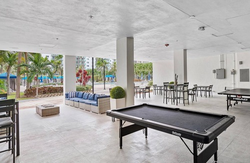 Sunny Isles Beach Apartamento | Beachfront Oasis in Sunny Isles 4BR, Pool & Tennis