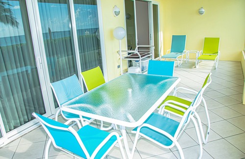 Seven Mile Beach Condominio | Condominio frente al mar frente al mar en 7 Mile Beach - 3 Rm - Piscina / Jac