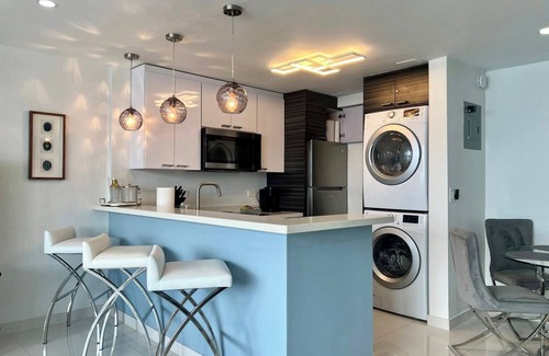 San Juan Apartamento | Beachfront Oceanview 1-bedroom condo with balcony, parking, wifi, AC