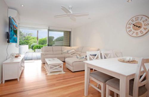 Hawks Nest Apartamento | Beachfront on Bennetts Beaches Apartment 4