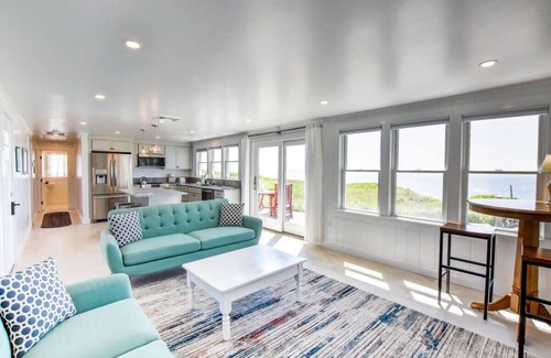 North Truro Casa | Beachfront on Private Beach w/ AC!