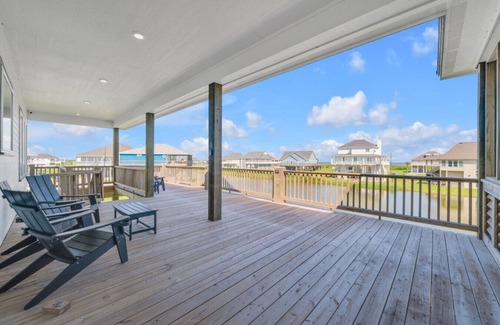 Galveston Apartamento | Beachfront Outdoor Lounge + Parking
