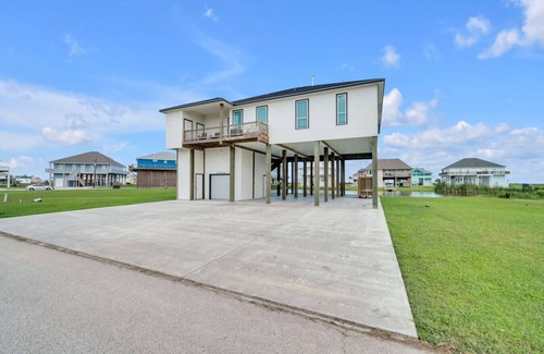 Galveston Apartamento | Beachfront Outdoor Lounge + Parking