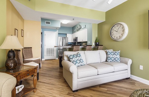 Panama City Beach Complejo | Beachfront Paradise with Reserved Parking