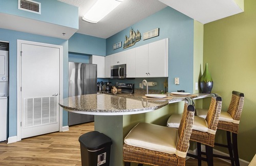 Panama City Beach Complejo | Beachfront Paradise with Reserved Parking