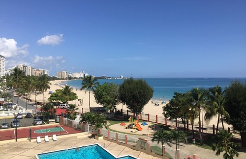 Isla Verde Condominio | Paraíso frente al mar! ~ Sunset panorámica vista al mar cerca de todo ~