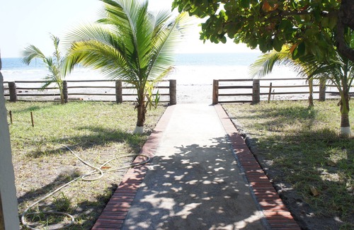 La Libertad Casa | paraíso frente al mar! Villa San Miguel! 4 BDR, capacidad para 15 pasos de la piscina y de la playa