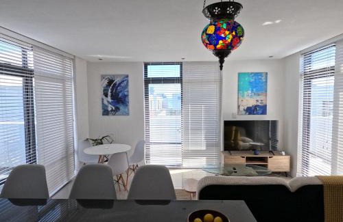 Big Bay Apartamento | Beachfront Penthouse with patio and free parking