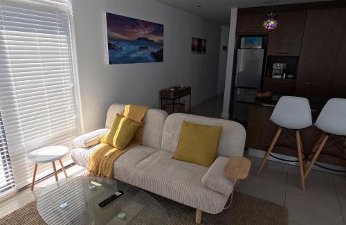 Big Bay Apartamento | Beachfront Penthouse with patio and free parking