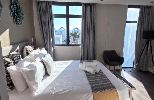 Big Bay Apartamento | Beachfront Penthouse with balcony and parking