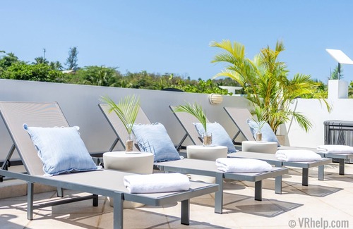 Puerto Rico Condominio | Beachfront ★Penthouse★ with Pool & Private Roofdeck. SUMMER SALE!