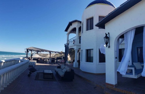 Villas de Las Palmas Casa | Beachfront Perfect for Entertaining