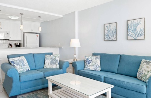 Holiday Beach Apartamento | Beachfront-Pool/Tennis/Pickleball Courts-Tiki Bar-Balcony Views-E1904