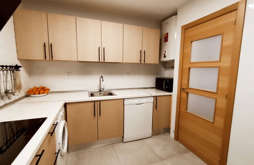 Velilla-Taramay Apartamento | Primera línea de playa, Piscina, Wifi, Calefacción, Familiar, 6 Personas, Amplio