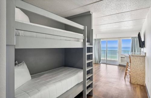 Fort Bay Hotel | Beachfront Premier Suite - Queen/Queen with Kitchen - Split Accommodations - Top