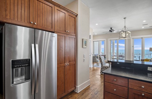Delos Casa | Beachfront*Private-Heated Pool*Beach Gear*11 Beds*Fully Stocked*Shared Pool
